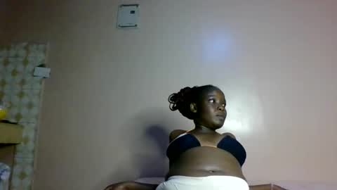 oliviah_1 online show from 10/13/25, 10:32