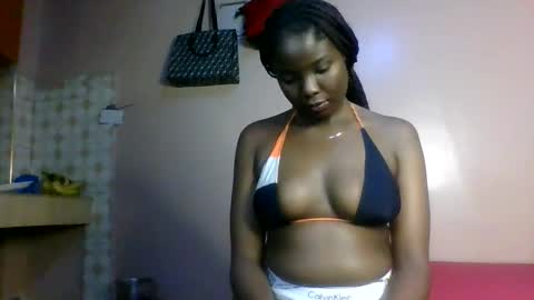 oliviah_1 online show from 10/19/25, 09:59