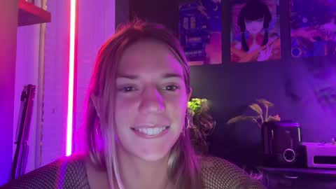 Snapshot of oliviahansleyy chatting on 12/19/24, 04:45 Olivia online show from 12/19/24, 04:45
