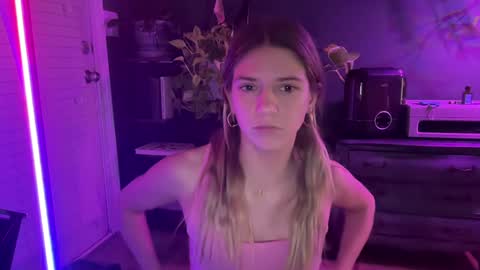 Snapshot of oliviahansleyy chatting on 01/07/25, 10:22 Olivia online show from 01/07/25, 10:22