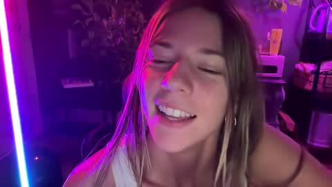 Snapshot of oliviahansleyy chatting on 01/10/25, 08:07 Olivia online show from 01/10/25, 08:07