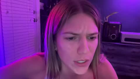 Snapshot of oliviahansleyy chatting on 03/10/25, 03:56 Olivia online show from 03/10/25, 03:56