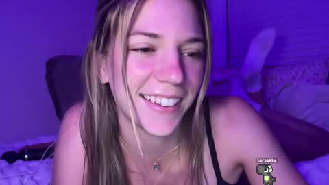 Snapshot of oliviahansleyy chatting on 09/27/25, 02:38 Olivia online show from 09/27/25, 02:38