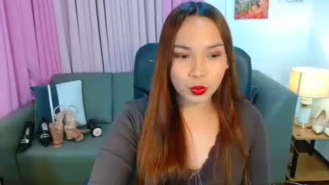 Snapshot of oliviahutton chatting on 05/08/26, 12:49 oliviahutton online show from 05/08/26, 12:49
