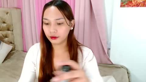 Snapshot of oliviahutton chatting on 05/16/26, 06:17 oliviahutton online show from 05/16/26, 06:17