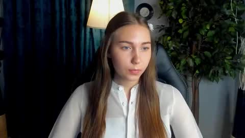 Snapshot of olivialangs chatting on 03/31/26, 02:06 olivialangs online show from 03/31/26, 02:06