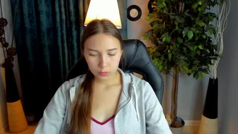 Snapshot of olivialangs chatting on 05/15/26, 11:06 olivialangs online show from 05/15/26, 11:06