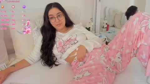 Olivia online show from 04/09/26, 06:19