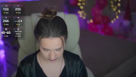 Snapshot of oliviamoore_ chatting on 02/17/26, 06:43 Olivia online show from 02/17/26, 06:43