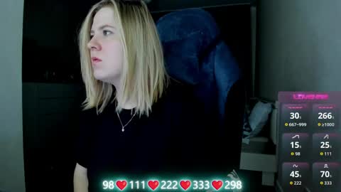 Snapshot of oliviamunk chatting on 04/26/26, 03:37 . online show from 04/26/26, 03:37
