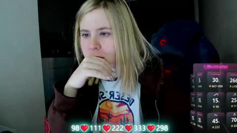 Snapshot of oliviamunk chatting on 04/28/26, 04:06 . online show from 04/28/26, 04:06