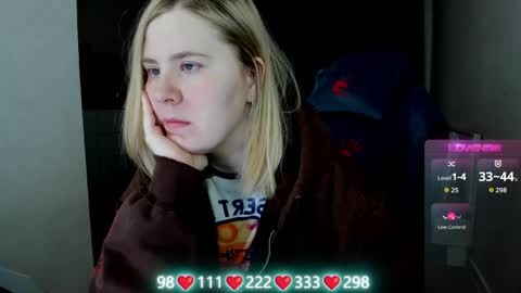 Snapshot of oliviamunk chatting on 05/06/26, 04:08 . online show from 05/06/26, 04:08