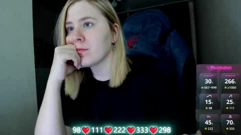 Snapshot of oliviamunk chatting on 05/10/26, 03:44 . online show from 05/10/26, 03:44