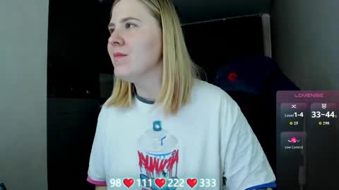 Snapshot of oliviamunk chatting on 05/13/26, 05:38 . online show from 05/13/26, 05:38