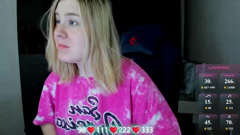 Snapshot of oliviamunk chatting on 05/16/26, 04:09 . online show from 05/16/26, 04:09