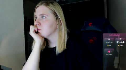 Snapshot of oliviamunk chatting on 05/20/26, 04:13 . online show from 05/20/26, 04:13