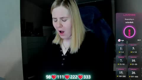 Snapshot of oliviamunk chatting on 05/21/26, 04:19 . online show from 05/21/26, 04:19