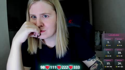 Snapshot of oliviamunk chatting on 05/22/26, 04:12 . online show from 05/22/26, 04:12