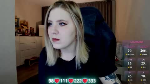 Snapshot of oliviamunk chatting on 05/23/26, 04:50 . online show from 05/23/26, 04:50