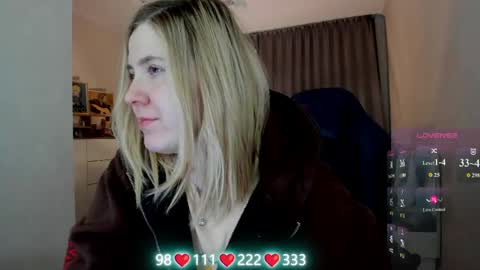 Snapshot of oliviamunk chatting on 05/27/26, 04:09 . online show from 05/27/26, 04:09