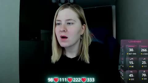 Snapshot of oliviamunk chatting on 06/05/26, 04:08 . online show from 06/05/26, 04:08