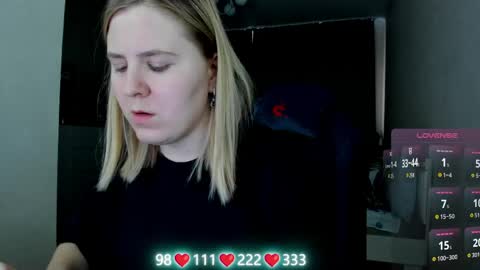 Snapshot of oliviamunk chatting on 06/05/26, 06:52 . online show from 06/05/26, 06:52