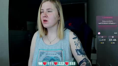 Snapshot of oliviamunk chatting on 06/06/26, 04:06 . online show from 06/06/26, 04:06