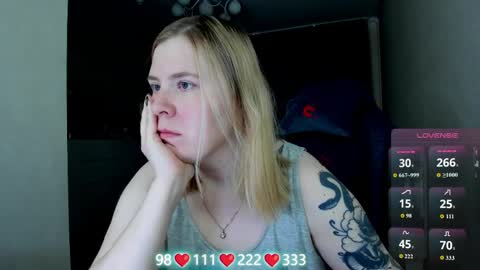 Snapshot of oliviamunk chatting on 06/07/26, 04:05 . online show from 06/07/26, 04:05