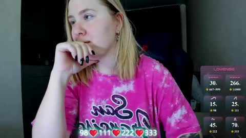 Snapshot of oliviamunk chatting on 06/09/26, 03:51 . online show from 06/09/26, 03:51