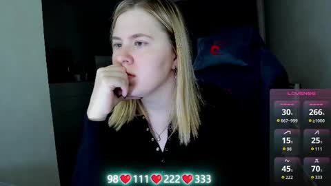 Snapshot of oliviamunk chatting on 06/13/26, 04:32 . online show from 06/13/26, 04:32