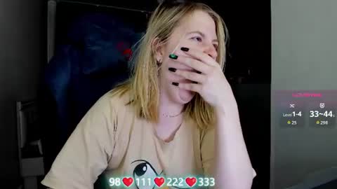 Snapshot of oliviamunk chatting on 06/14/26, 07:10 . online show from 06/14/26, 07:10