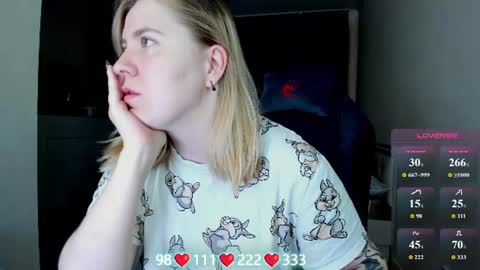 Snapshot of oliviamunk chatting on 06/16/26, 03:53 . online show from 06/16/26, 03:53