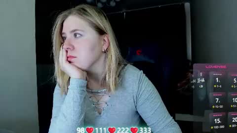 Snapshot of oliviamunk chatting on 06/21/26, 04:04 . online show from 06/21/26, 04:04