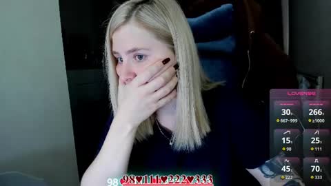 Snapshot of oliviamunk chatting on 06/26/26, 04:28 . online show from 06/26/26, 04:28