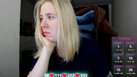 Snapshot of oliviamunk chatting on 06/27/26, 03:55 . online show from 06/27/26, 03:55