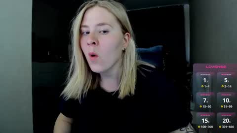 Snapshot of oliviamunk chatting on 06/28/26, 03:45 . online show from 06/28/26, 03:45