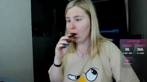 Snapshot of oliviamunk chatting on 07/11/26, 05:43 . online show from 07/11/26, 05:43