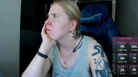 Snapshot of oliviamunk chatting on 07/14/26, 10:21 . online show from 07/14/26, 10:21