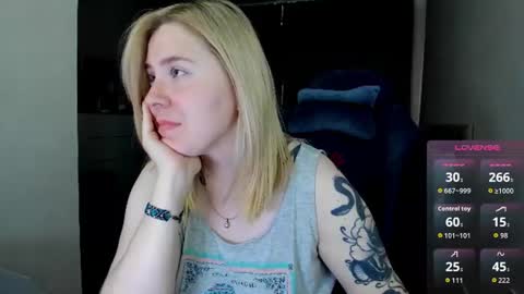 Snapshot of oliviamunk chatting on 07/15/26, 03:45 . online show from 07/15/26, 03:45