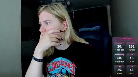Snapshot of oliviamunk chatting on 07/16/26, 05:13 . online show from 07/16/26, 05:13