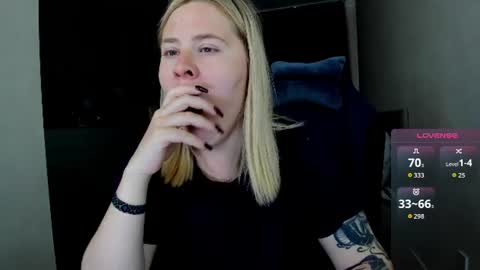 Snapshot of oliviamunk chatting on 07/20/26, 03:32 . online show from 07/20/26, 03:32