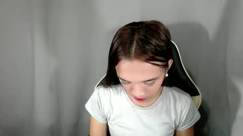 Snapshot of olivianiczxasshieerrraa6 chatting on 09/23/25, 05:27 NICOLE online show from 09/23/25, 05:27