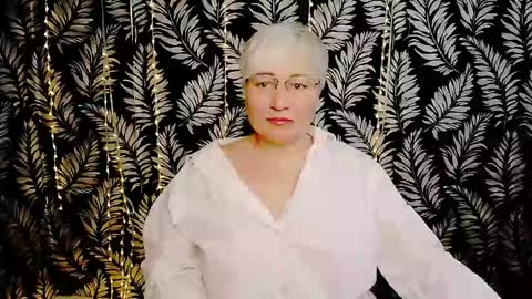 Snapshot of oliviaoskar_ chatting on 05/17/26, 10:00 Kelly online show from 05/17/26, 10:00