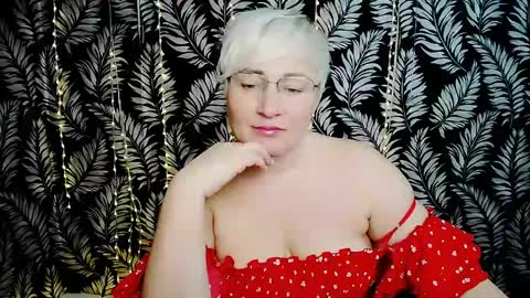 Snapshot of oliviaoskar_ chatting on 05/29/26, 10:24 Kelly online show from 05/29/26, 10:24