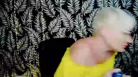 Snapshot of oliviaoskar_ chatting on 06/11/26, 10:02 Kelly online show from 06/11/26, 10:02