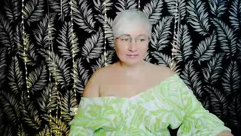Snapshot of oliviaoskar_ chatting on 07/12/26, 10:17 Kelly online show from 07/12/26, 10:17