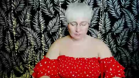 Snapshot of oliviaoskar_ chatting on 07/17/26, 10:11 Kelly online show from 07/17/26, 10:11
