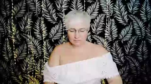 Snapshot of oliviaoskar_ chatting on 07/18/26, 10:08 Kelly online show from 07/18/26, 10:08