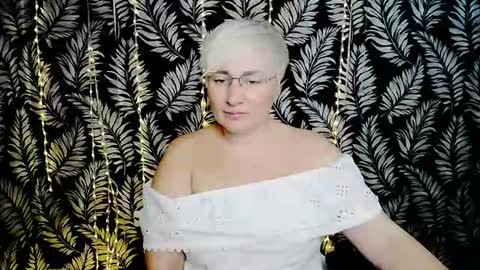 Snapshot of oliviaoskar_ chatting on 07/27/26, 10:11 Kelly online show from 07/27/26, 10:11
