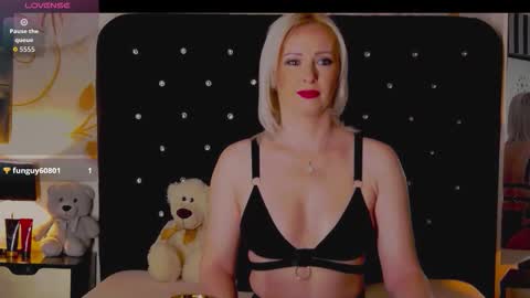 Snapshot of oliviashaw22 chatting on 02/12/26, 10:05 Olivia online show from 02/12/26, 10:05